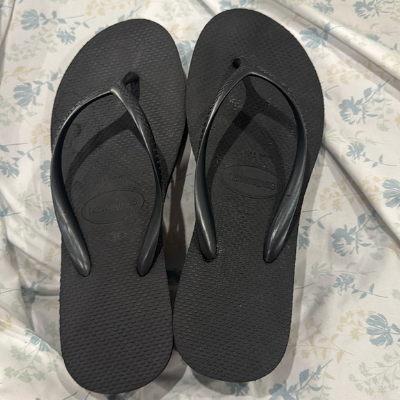 Havaianas  rubber flip flops  mid heel. size 38 
never used - Picture 1 of 3